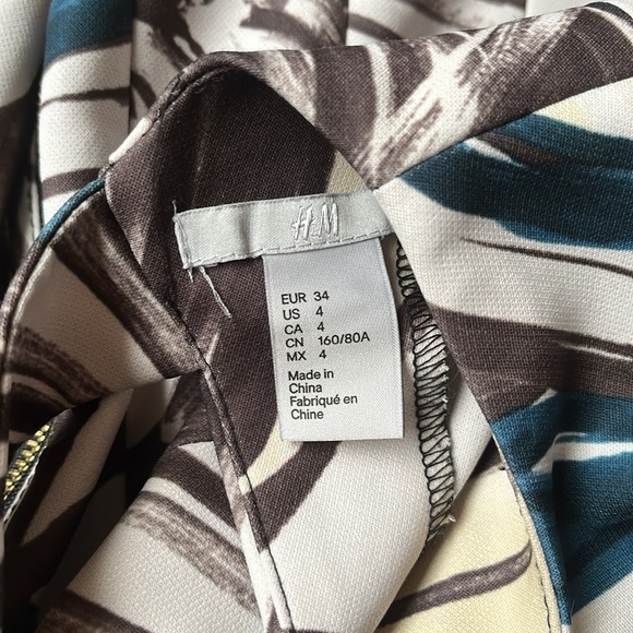 H&M Fit & Flare Abstract-Print Dress w/ Pockets - Picture 4 of 6